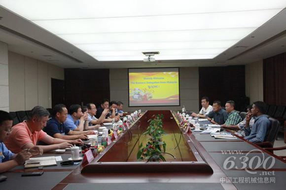 马来西亚多家公司到<a href=//product.d1cm.com/brand/shanjian/ target=_blank>陕建机</a>械参观洽谈
