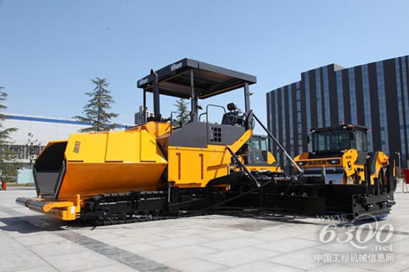 陕建机械 SCMC沥青混凝土<a href=//product.d1cm.com/liqingtanpuji/ target=_blank>摊铺机</a>被授予“西安市名牌产品”称号