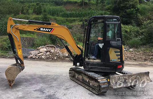 三一<a href=//product.sanygroup.com/excavator-mnw-b0.html target=_blank class=infotextkey>微型挖掘机</a>