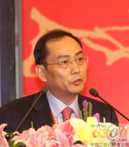 中联 詹纯新