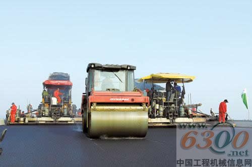 戴纳派克助力青岛海湾大桥路面铺装工程