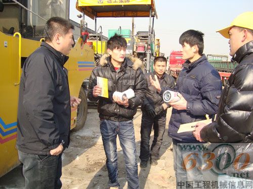 东风康明斯服务人员走访终端用户