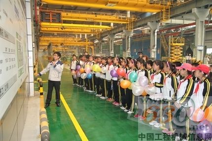 HR Team爱心火炬点燃八小师生热情
