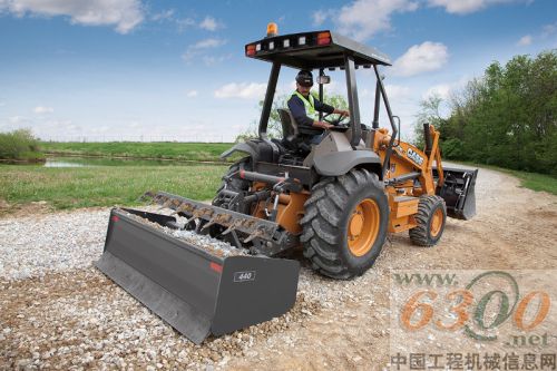 凯斯全新一代570N XT物料牵引机